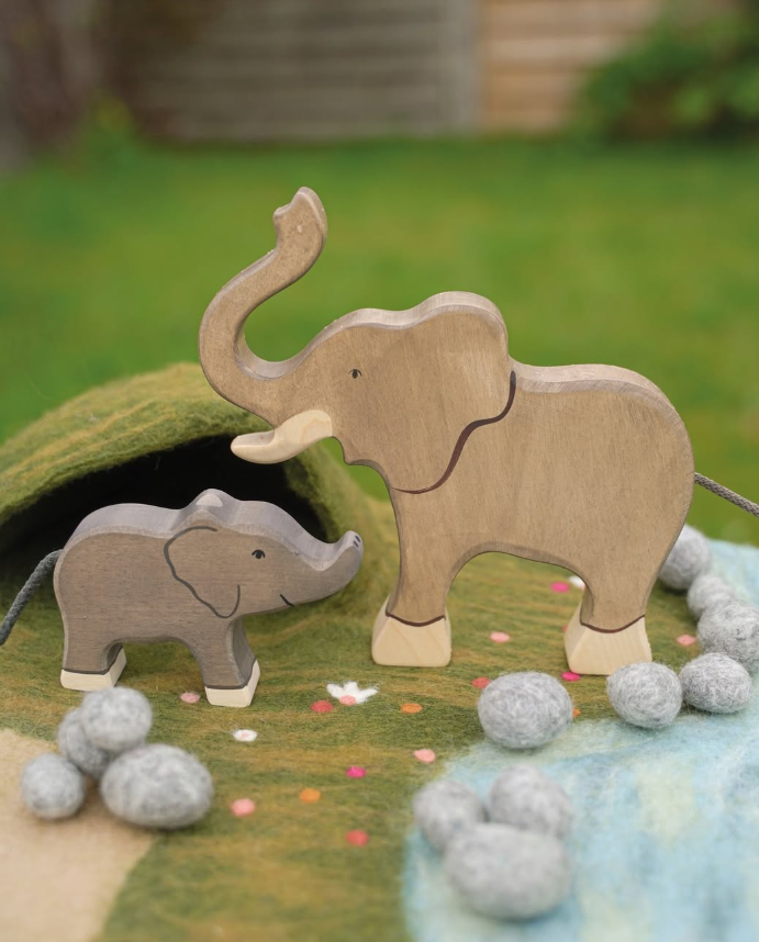 Elefante proboscide in su Goki Holtztiger